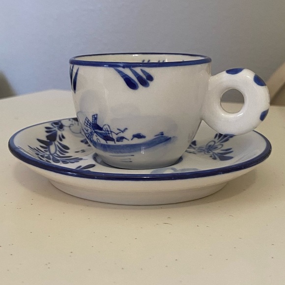 Delft Floral Blue and White Teacup and Saucer Set - Picture 4 of 10